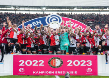 Santiago Giménez y el Feyenoord se proclamaron campeones de la Eredivisie