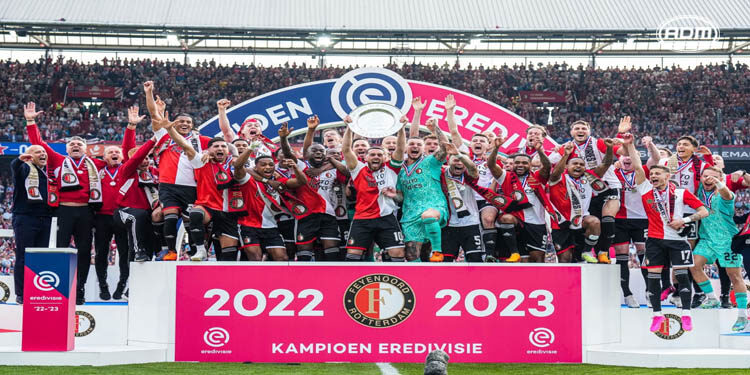 Santiago Giménez y el Feyenoord se proclamaron campeones de la Eredivisie