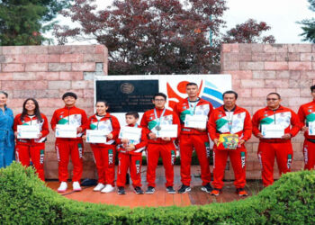 Reconoce IMCUFIDE a delegación moreliana de Karate por sus medallas en Escocia