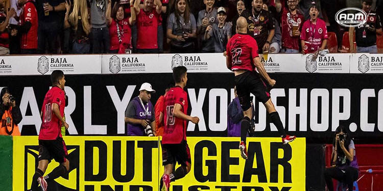 Los Xolos muerden a la Máquina
