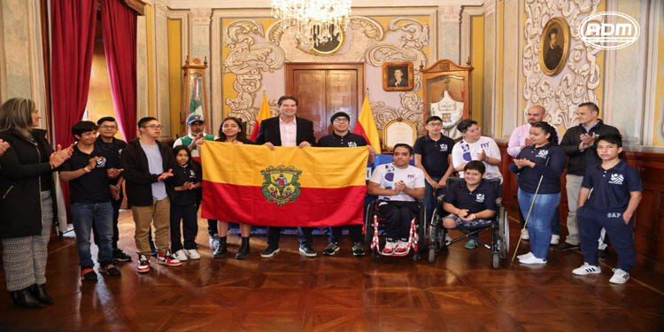 Alfonso Martínez abandera equipo de paranatación rumbo a Juegos CONADE