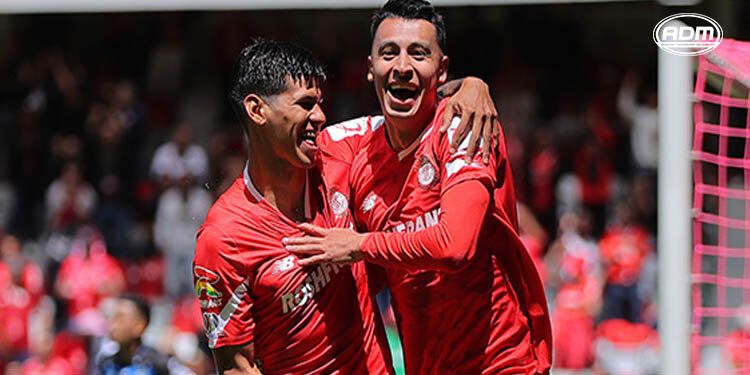 Los Diablos despluman a los Gallos en el Infierno