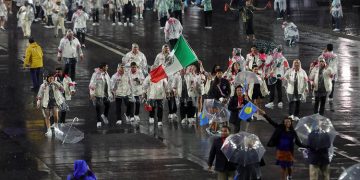 México desfila en la histórica ceremonia de inauguración de París 2024